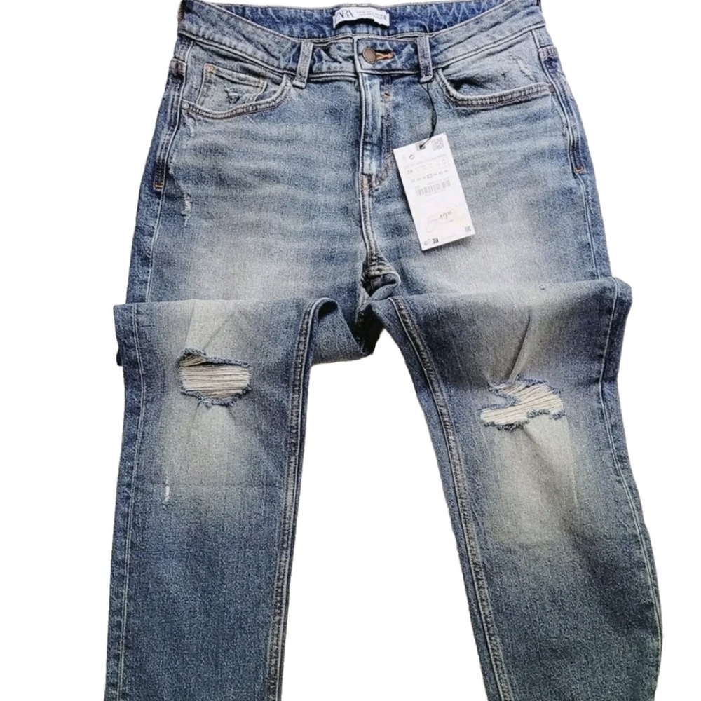 Zara Men's Relaxed Fit Distressed Light Blue Jeans